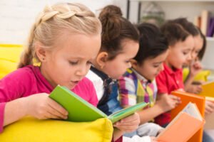 children-group-reading-books